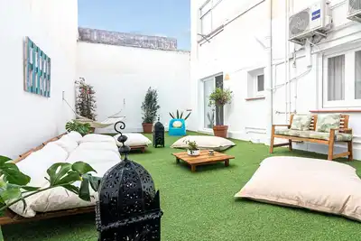 Image de Appartement Lumineux 4 Chambres avec Grand Patio Intérieur à Malaga - Emplacement Central
