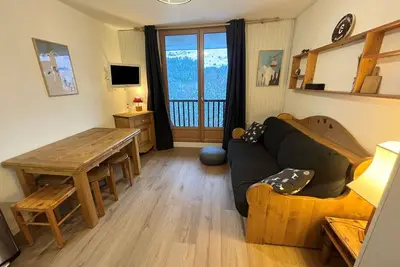 Image de Studio rénové avec cabine et balcon au centre de Flaine