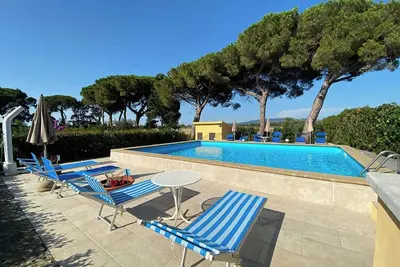 Image de Appartement 'Podere Nuti - 3 Vallino' avec piscine partagée, jardin partagé et Wi-Fi