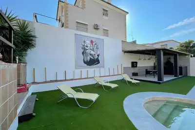 Image de Chalet 'Casa Rural Paradise Holidays' avec vue sur la montagne, piscine, Wi-Fi et climatisation.