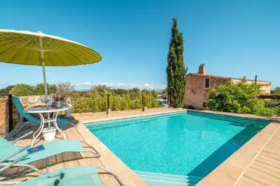 Image de Maison de vacances 'Villa Can Lloret' avec vue sur les montagnes, Wi-Fi et climatisation.