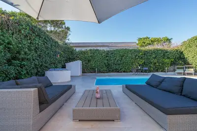 Image de Villa 'Villa Gioia Fontane Bianche' avec vue sur mer, Wi-Fi et climatisation.