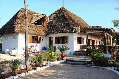 Image de Villa 390m² privée. Zero Minutes De La Plage. Service 3* Jardin privé 1 hectare.