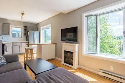 Image de The Basecamp | Ski-In/Out | Fireplace & Family Fun