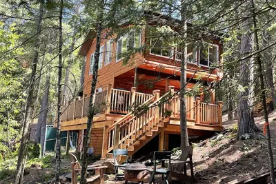 Image de Ski and Lakeside Chalet with hot tub