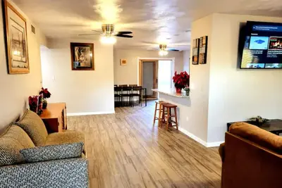 Image de Charming Spacious 3br-2ba House