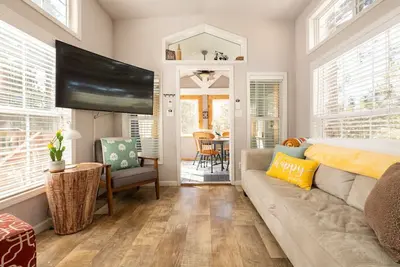 Image de Sunny Tiny Haven | Bbq, Fresh Vibes & Peak Views