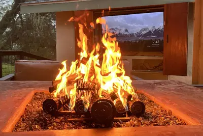 Image de The Hobbit House: Avenue of The Giants Adventure! Hot Tub/ Fire Pit/  5bdr/ King