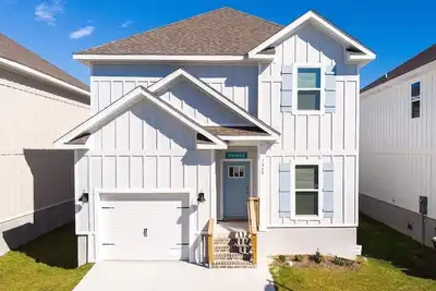 Image de Aug & Sept Specials! Brand New House, 2 mins from beach! Pool table & game room