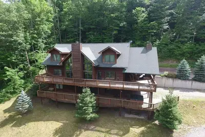 Image de Hawthorne Valley #7- Seize The Moment- Perfect for Large Groups - Over 5500 Sq Ft! by RedAwning