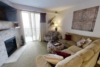 Image de Seneca #216 - Be in the Center of it All - Seconds to the Slopes - Experience the best of Snowshoe by RedAwning