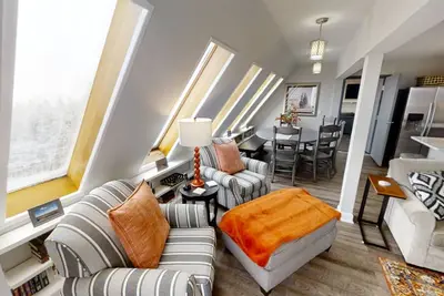 Image de Leatherbark #302b - Short Walk to Slopes - Come Experience Ski Resort Living by RedAwning