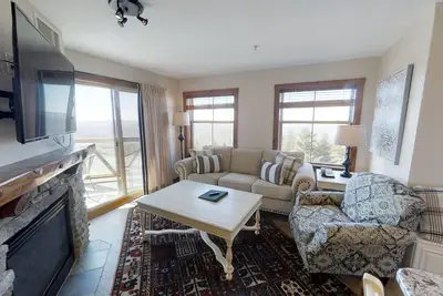 Image de Rimfire #211b - Heated Underground Parking! You'll Love the Western Territory Views by RedAwning