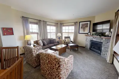 Image de Soaring Eagle #217 - Ski In / Ski Out! Enjoy Sunrise & Sunset on the Beautiful Wrap Around Deck by RedAwning