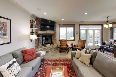 Image de Black Bear Crossing #21 - Perfect for the Whole Family - Room for All! Slopeside with Great Ski Trail Views by RedAwning