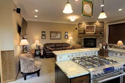 Image de Black Bear Crossing #35 - Pet Friendly! Ski In / Ski Out! Steps to Black Bear and Powder Ridge by RedAwning