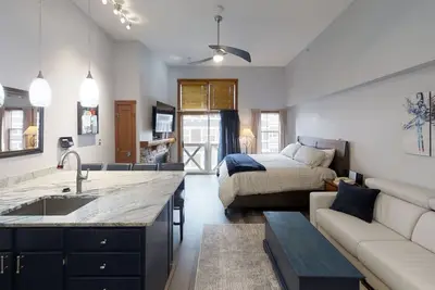 Image de Rimfire #462 - Wide Open Spaces Await in this Airy Mountain Top Retreat by RedAwning