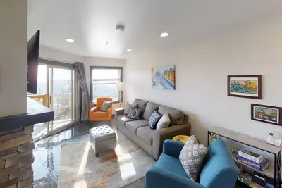 Image de Rimfire #346 - Feel your stress melt as you breath in the cool, crisp mountain air by RedAwning