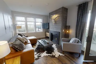 Image de Seneca #020 - Prime Location - enjoy the hot tub or outdoor fireplace - Underground heated parking provided! by RedAwning