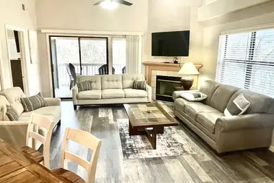 Image de Sahara's Oasis- 4 Bdrm 3 Ba Sleeps 12! Indoor Pool, Gym, Lake, Golf & Playground