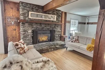 Image de Red Bear Inn- 6. 5 Baths! Grill, Pool, Central