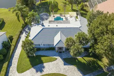 Image de Located in the best Orlando area, Dr. Phillips, exclusive  water view location