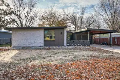 Image de Mid town tulsa Loveshack! Conveniently located near downtown, tulsa fairgrounds