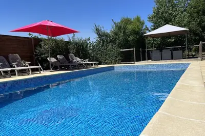 Image de Spacious farmhouse with private pool and large garden