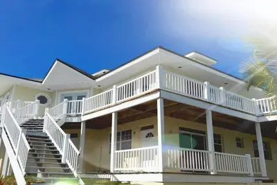 Image de Driftwood Haven ~ Car Included! Modern 3 Bedroom Home in Paradise!