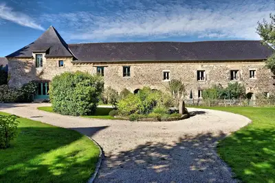 Image de Gite attached to 15th Century Manor with heated pool and fishing lake