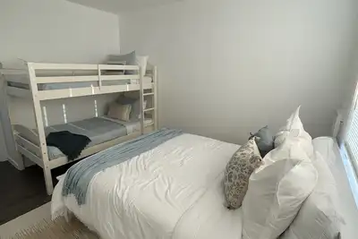 Image de New Hawaii beach Home with Ocean View - Steps from beach  -30 day Min