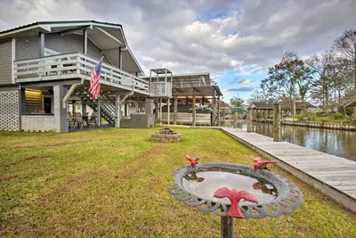 Image de Springfield Riverfront Cabin w/ Boat Dock!