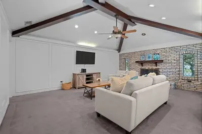 Image de Updated 4 Br 2 Ba Spacious Home in the Heart of Allen