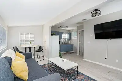 Image de Adorable Guesthouse off of Lake Hollingsworth