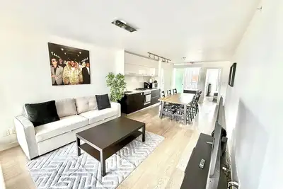 Image de Welcome to Your Stylish Retreat in Vibrant Chinatown!