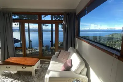 Image de Relax & Unwind with Breathtaking Views over Lake Taupo