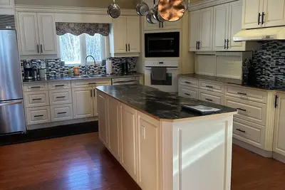 Image de Lakewater Estate (lakefront/private beach)