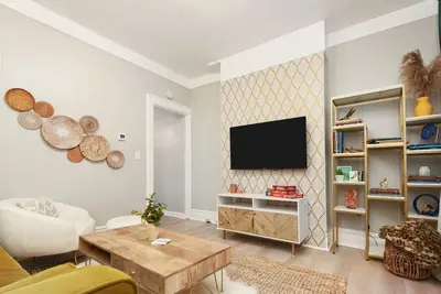 ★ HostWise Stays ★ 4 Blocks From Upmc Children's