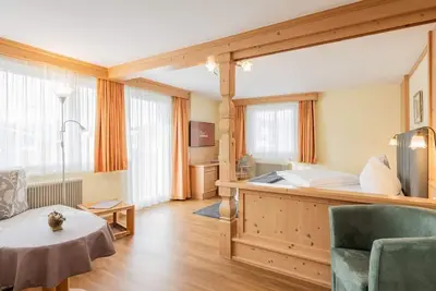 Junior Suite large A2 with all-round balcony - Hotel Schönegg