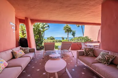 Luxurious beachfront apartment
