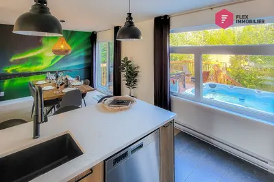 Image de ⭐ L'Aurore Boréale de Portneuf 🌈 Spa privé Sauna Piscine Billards Sentiers ⭐