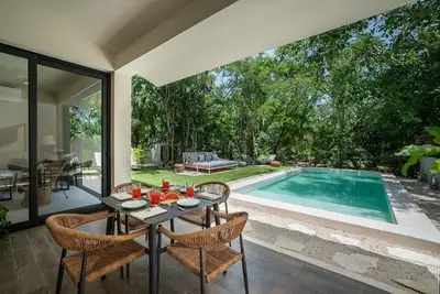 Image de Zen inspirated villa in jungle setting with Ac, internet and pool!