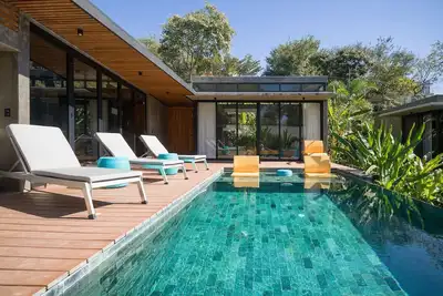 Image de Luxury Oasis Perfect for Families Walking Distance to Beach