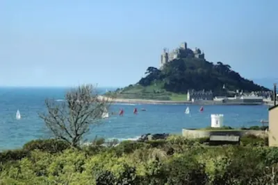 Image de Large, enchanting cottage with garden. Stunning views-  St Michaels Mount & Bay.