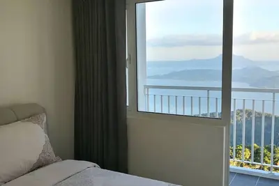 Blowing in the Wind Taal Lake View - 1 Bedroom Corner Apartment with Balcony