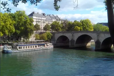 Image de Marais Notre Dame Medieval-2br/2SdE, calm, comfort, A/C, WiFi, ideal