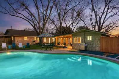 Image de Poker Paradise & Pool Cabana - 15 min to Downtown Austin