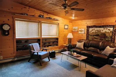 Image de Cozy, super-clean cabin minutes from Lake Superior & the Porkies!