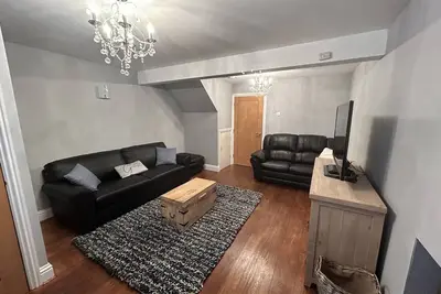 Image de Large house close to beaches and restaurants, sleeps 6.