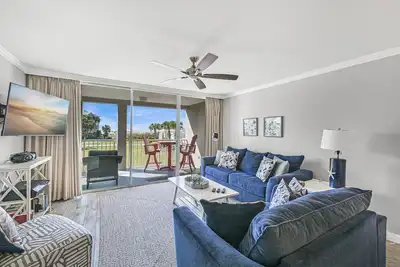 Image de 2br First-Floor Condo with Private Patio + Pools & Bikes | Magnolia House 102